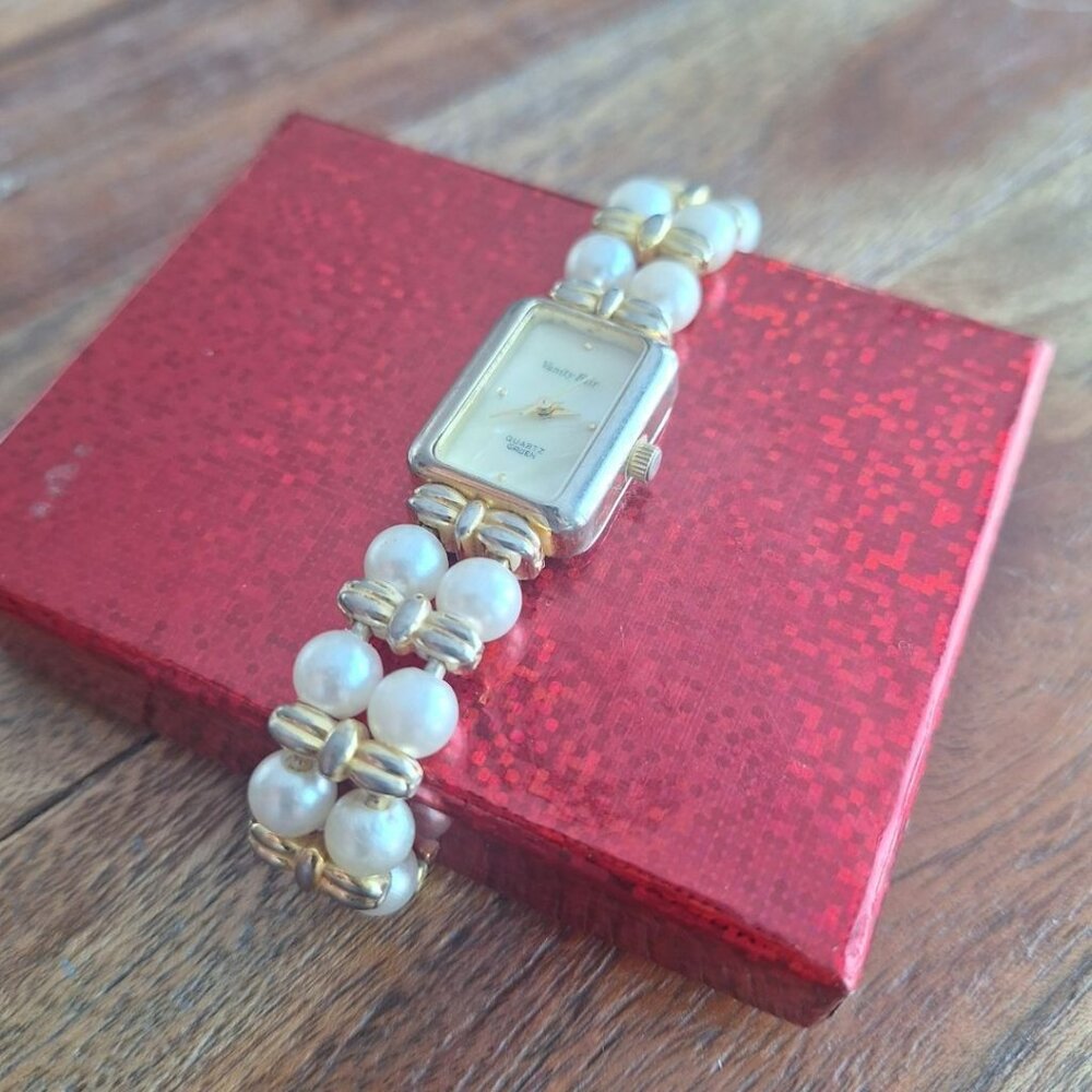 Vanity Fair Watch Quartz Gruen Faux Pearl Vintage Costume‎